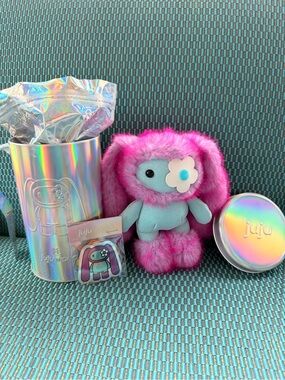 CJ Hendry JUJU World Hong Kong Exclusive Ultra Rare Secret - Magenta Blue